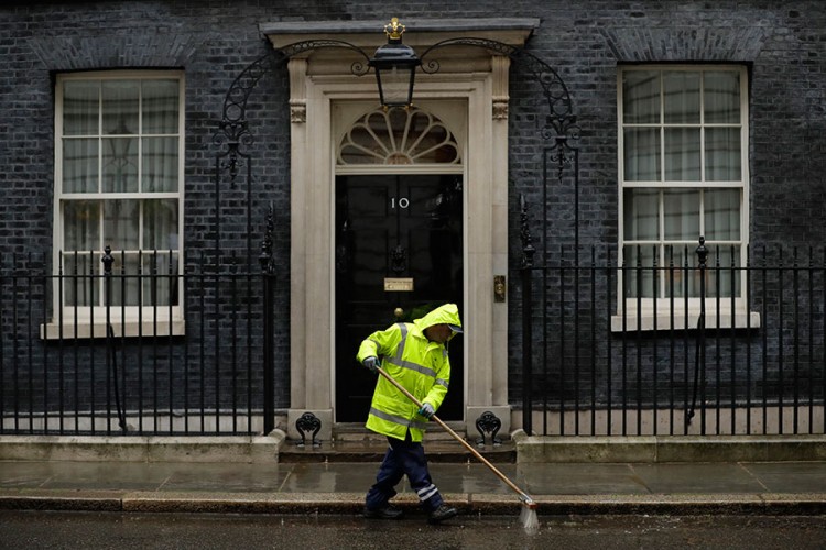 Mej podnosi ostavku kad odradi prvu fazu Brexita
