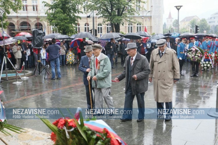 Položeni vijenci na spomenik žrtvama fašizma u Banjaluci