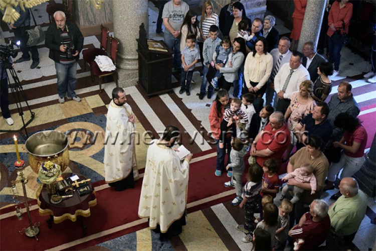 U utorak kolektivno krštenje mališana