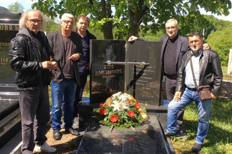 Književnici na grobu Đure Damjanovića