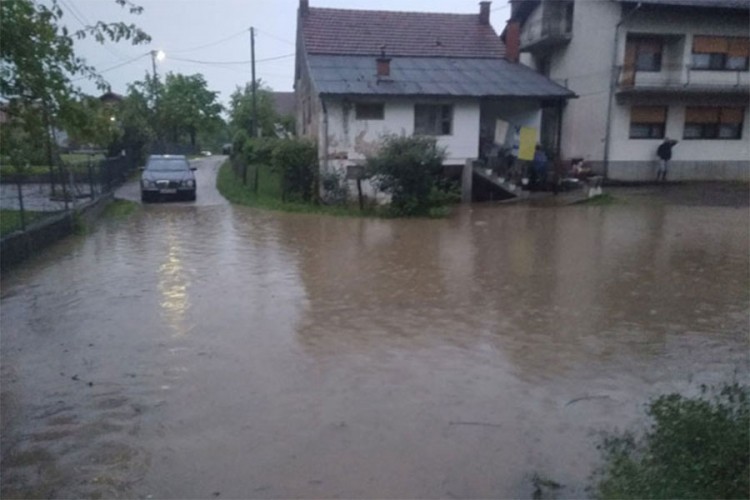 Izlila se rijeka Puharska u Prijedoru
