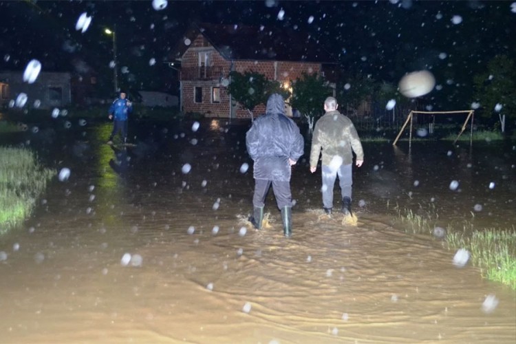 Izlile se rijeke u Prijedoru, poplavljeno 200 objekata