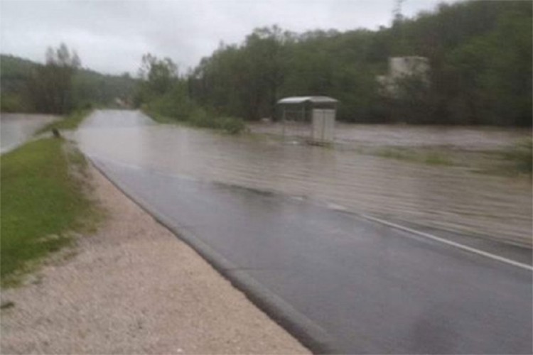 Djelimično obustavljen saobraćaj na putu Jajce-Bihać