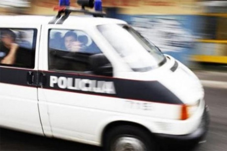 Naoružani razbojnici opljačkali prodavnicu