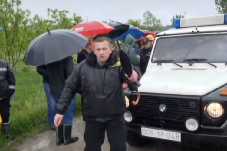 Deložacija na površinskom kopu Šikulje: Porodica iseljena, napadnut kamerman