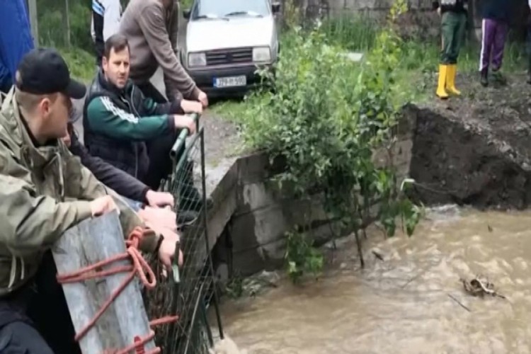 Mještani se uključili u potragu za dječakom koji je upao u nabujali potok