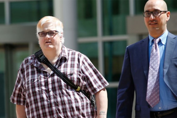 Transrodna osoba želi "X" kao svoj pol u pasošu