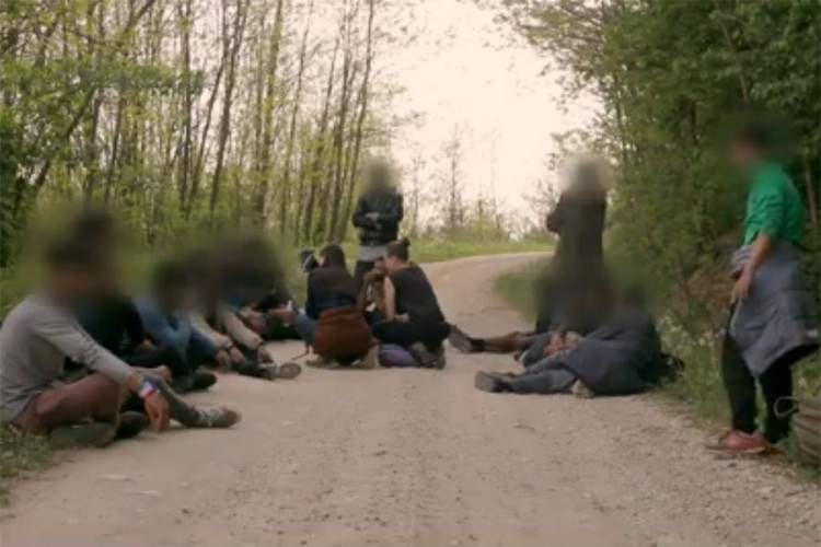 Procurio snimak kako hrvatski graničari "tretiraju" migrante i vraćaju ih u BiH