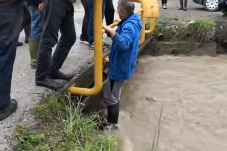 Nastavlja se potraga za dječakom kojeg je odnio nabujali potok