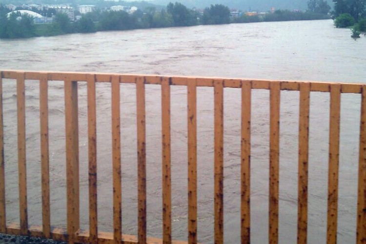 Sava stagnira, ostale rijeke u koritima