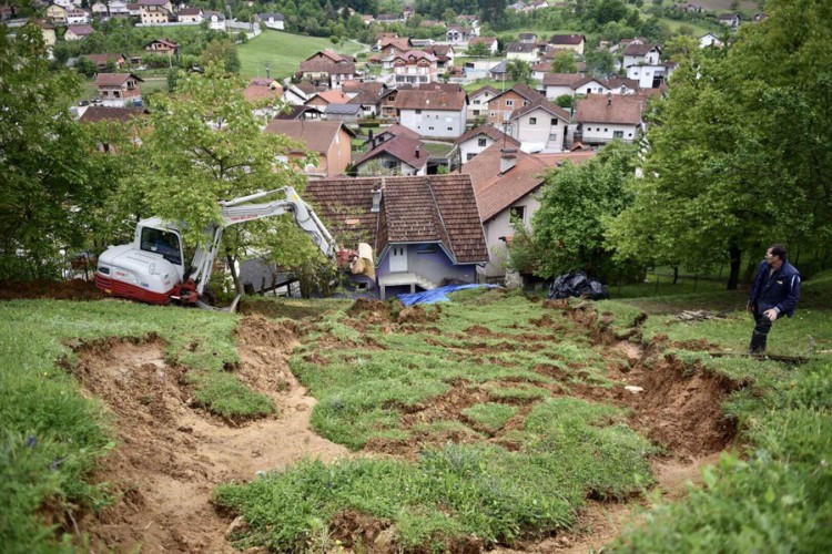 Usljed obilnih padavina aktivirano više od 10 klizišta u Banjaluci