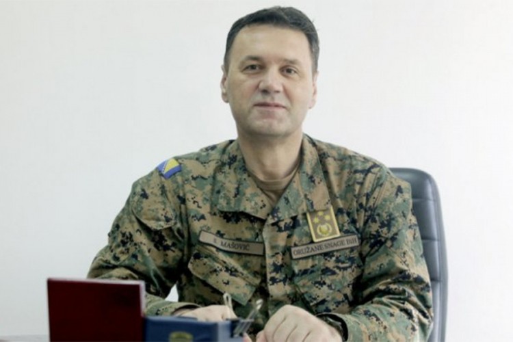 Mašović: Obučete li uniformu VRS, bićete sankcionisani!