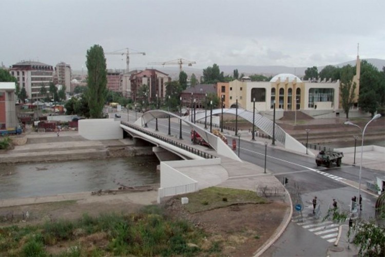 Incident u Kosovskoj Mitrovici: Tuča u sjedištu DSK, povrijeđen i policajac
