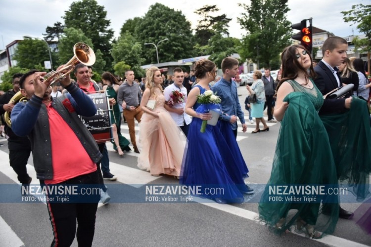 Maturanti "Tehnološke škole" pjesmom ispratili srednjoškolske dane