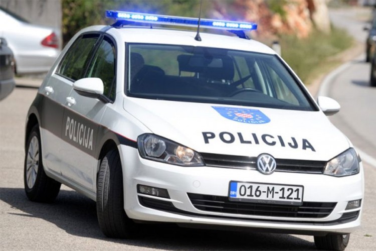Naoružan opljačkao poštu