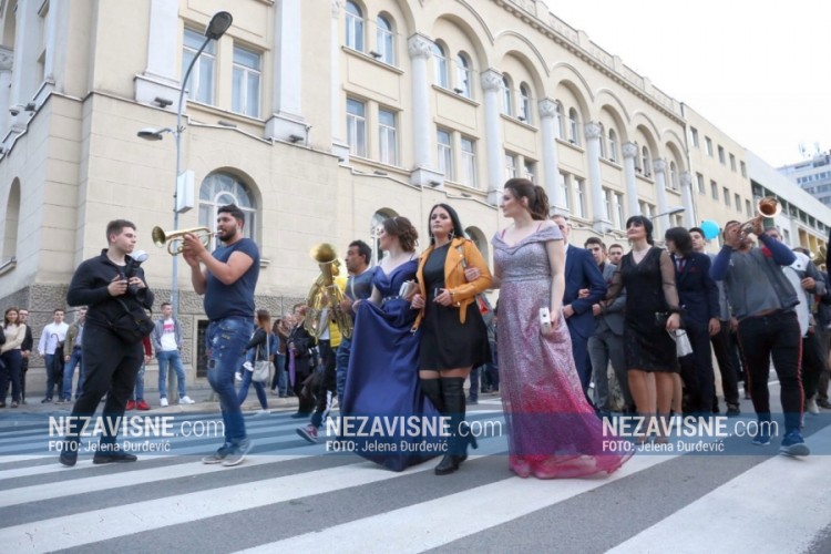 Defile mladosti u centru grada