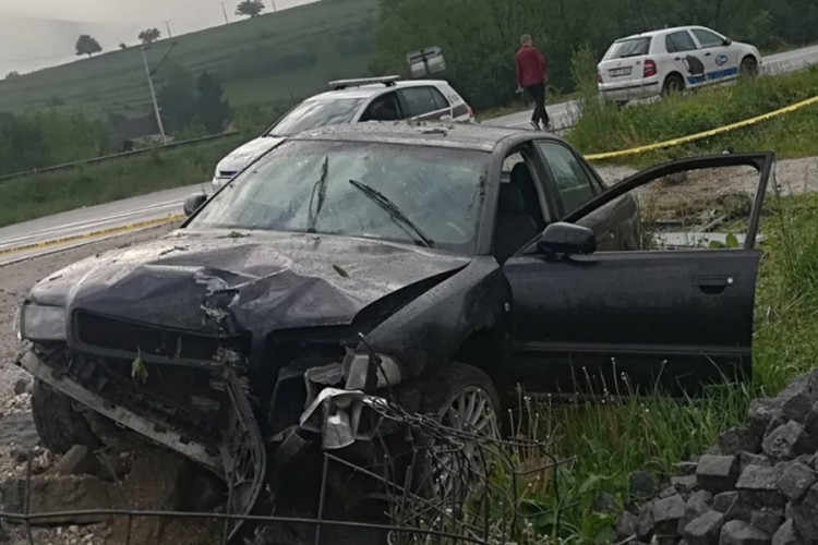 Bježeći automobilom, udario u policijsko vozilo, povrijeđena trojica pripadnika MUP-a