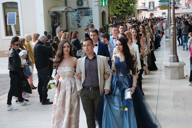 Počele maturske svečanosti u Trebinju