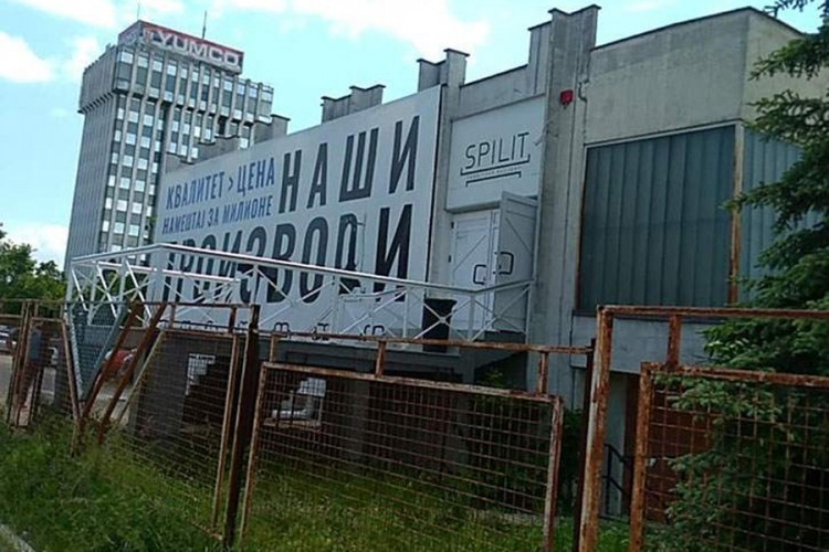 Rusi pobjegli iz Vranja, kupci ostali bez namještaja