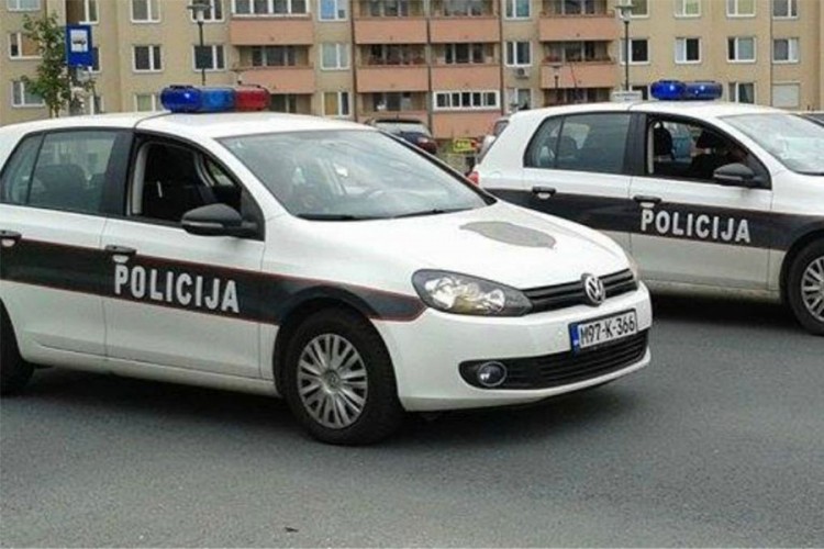 Vozio u zabranjenom smjeru, udario policajca pa pobjegao