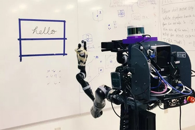 Robot koji piše na jezicima koje ne poznaje