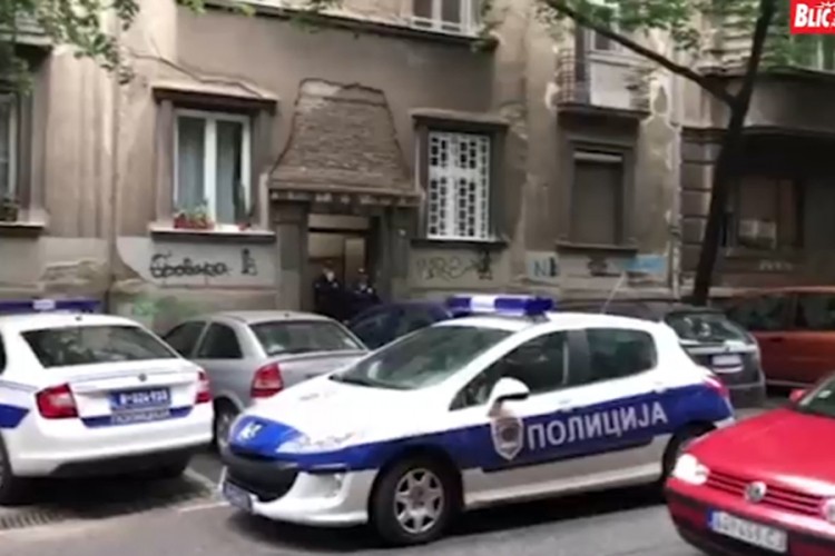 Muž zaklao ženu, pa pokušao da se ubije