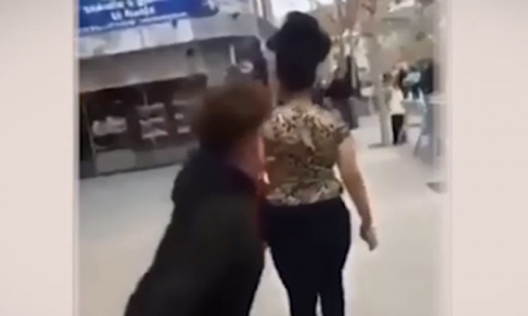 Divljački napad nasred ulice: Pretukao ženu samo jer je Romkinja (UZNEMIRUJUĆE)