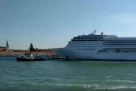 Kruzer udario u pristanište