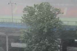 Banjaluku zahvatio grad praćen jakim vjetrom i grmljavinom