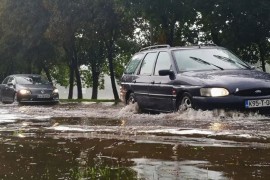 U Istočnom Sarajevu saobraćajnice pod vodom