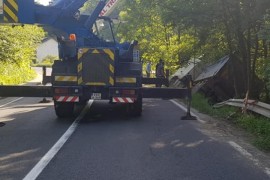 Na izlazu iz Sarajeva se prevrnuo kamion
