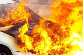 Na Baščaršiji se zapalio auto, gasili ga migranti