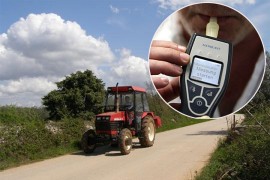 Pijan pao sa traktora, pa on i vozač zajedno "naduvali" 6,54 promila