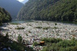 Problem plutajućeg otpada u Vrbasu: Institucije FBiH se nisu odazvale ...