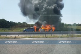 Zapalio se auto sa kamp prikolicom kod Nove Topole