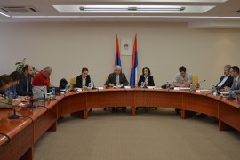 Upućeni odgovori Ustavnom sudu u vezi sa dva zakona
