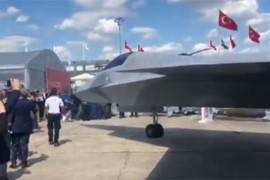 Na aerodromu "Le Burže" predstavljen novi model lovca TF-iks