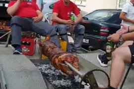 Banjalučani osmislili novi način pečenja praseta