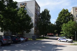 Spuštala roletnu, pala kroz prozor i poginula