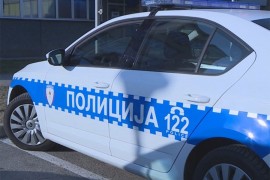 Pogrešno parkirao pa motorom bježao od policije