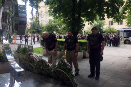 "Noćni vukovi" položili vijenci na spomenik "12 banjalučkih beba"
