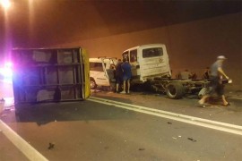 Sudar kedija i kombija u tunelu, poginula jedna osoba, šestoro ...