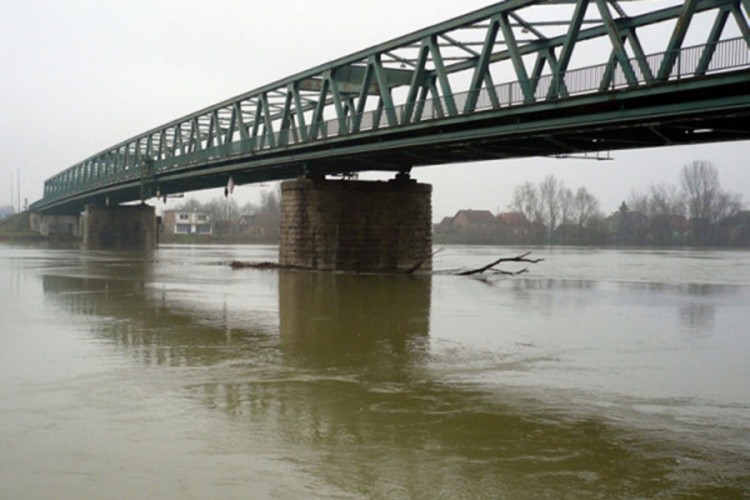 Sava 131 centimetar ispod kote redovne odbrane od poplava