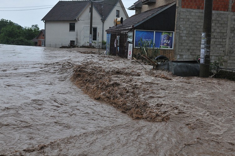 Vanredna situacija u više mjesta u Srbiji, evakuisano i stanovništvo