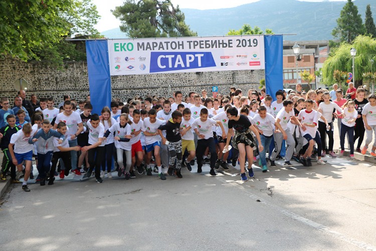 Tri djevojčice pobjednice "Eko-maratona"