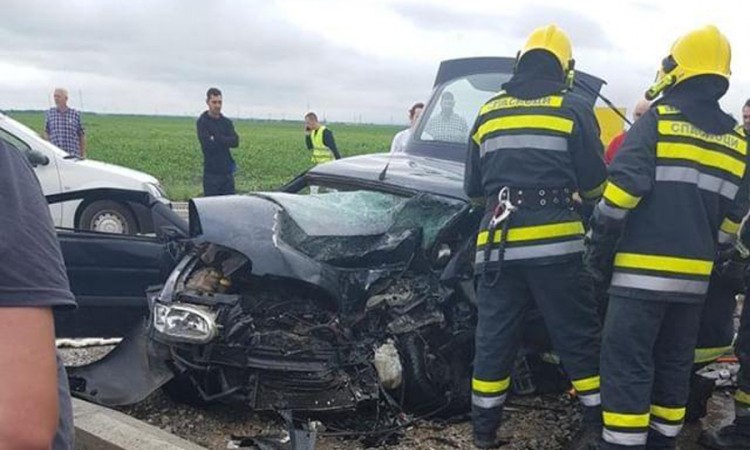 Pet povrijeđenih u lančanom sudaru, ljude iz auta izvlačili vatrogasci