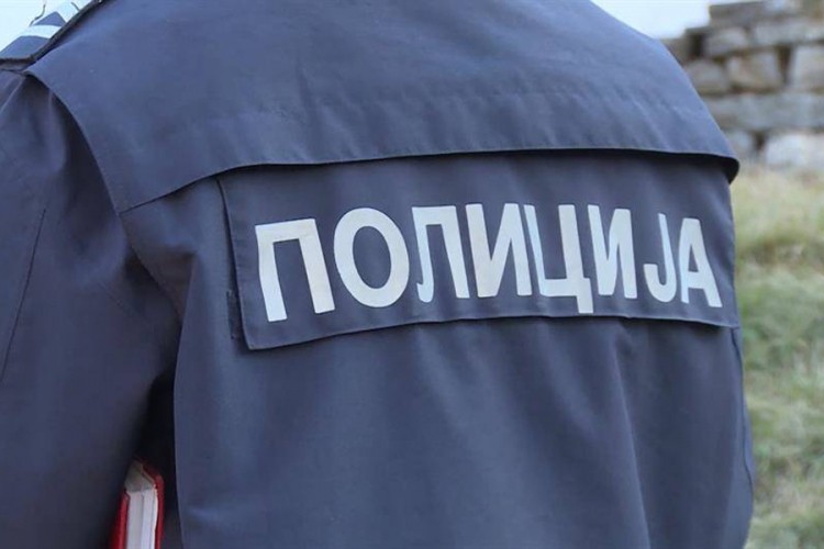 Maturanti pretukli policajca