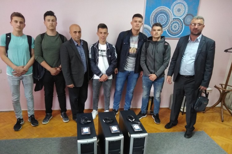 Partner donira i edukuje gračaničke srednjoškolce