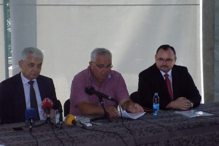 Trojica banjalučkih odbornika pregovaraju o prelasku u DEMOS