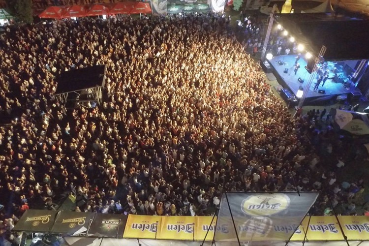 "Zabranjeno pušenje" i Vojko V na Kastelu